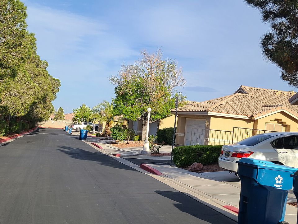 Quiet street on development right in front of the house.