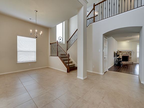 2nd image of 305 Willet Ct