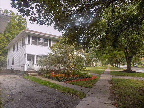 4th image of 942-944 Genesee Park Blvd