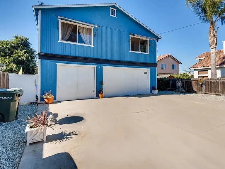 924 Georgia St — Photo 1
