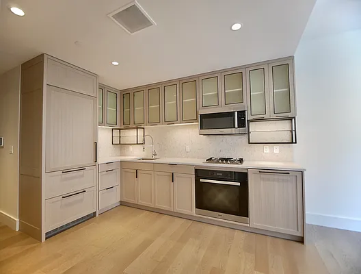 Rented by Extell Marketing Group LLC | media 10