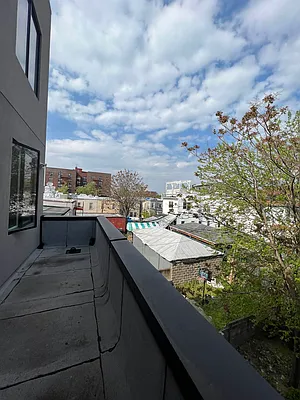 Rented by Delmark Realty LLC | media 7