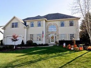 703 Queens Gate Cir, Sugar Grove, IL 60554