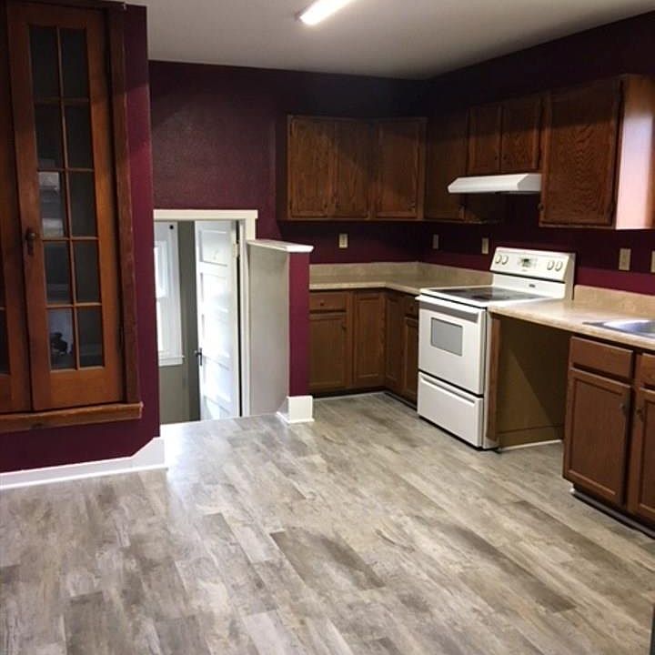 2nd image of 1318 W 6th St