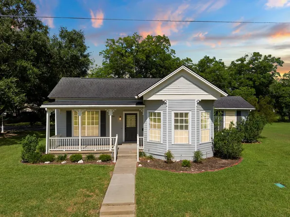 206 Mulberry St, Hallettsville, TX 77964