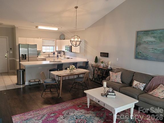 4th image of 8633 Coralbell Ln
