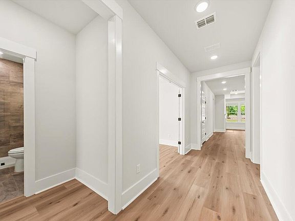 4th image of 639 Coral Bells Ln