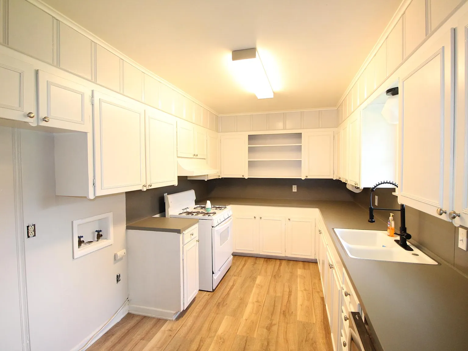 3 bed, 1374 sqft, $1,550 — Photo 3