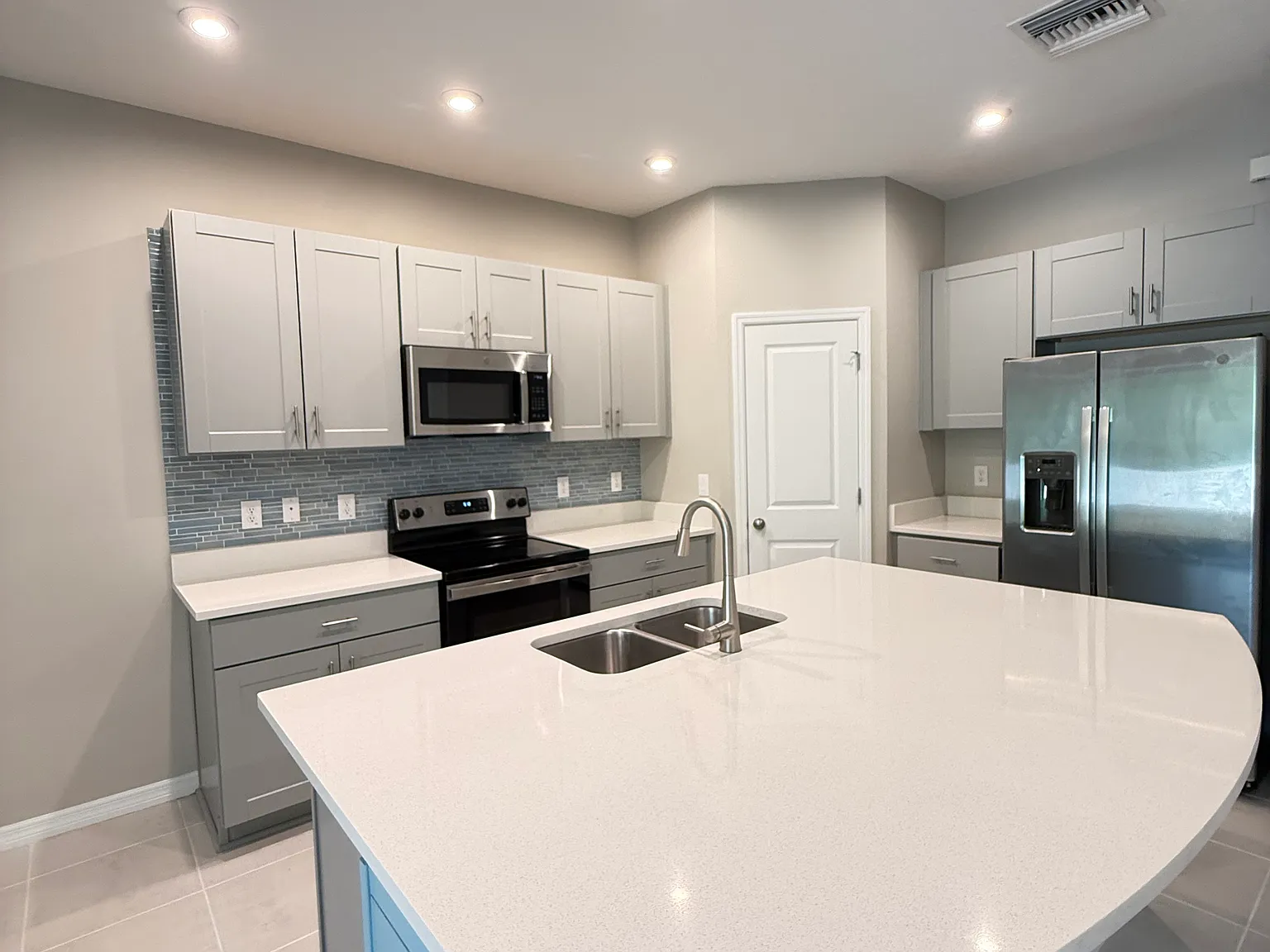 6425 Fairmont Ln — Photo 2