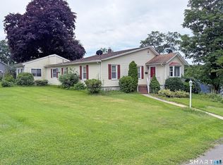28 Wilder St, Watertown, CT 06795