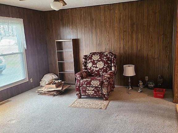 3rd image of 31 Mockingbird Ave