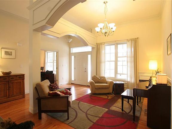 5th image of 360 Stewart Dr