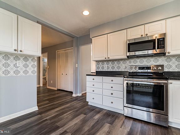 4th image of 7104 Renwick Ct