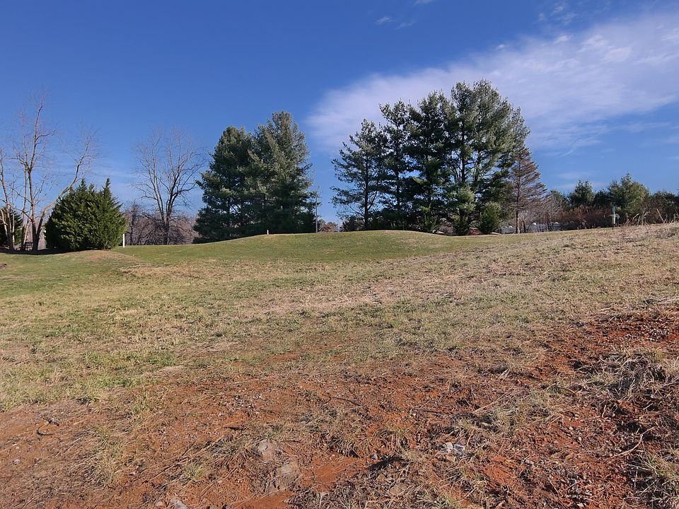2nd image of 211 Ashley Links Dr