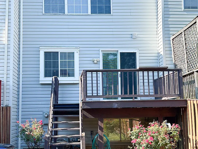 303 Bridle Crest Sq NE — Photo 9