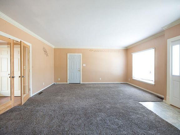3rd image of 909 Brown Ave