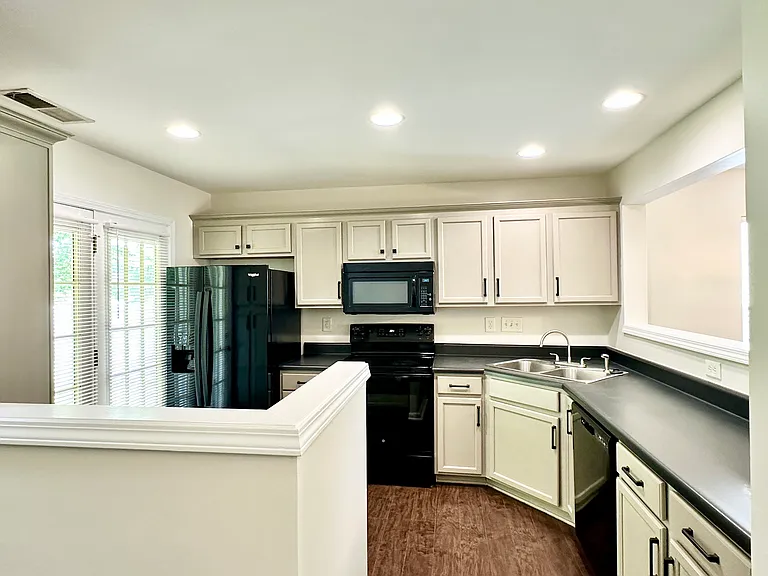 627 Rock Lake Gln — Photo 12