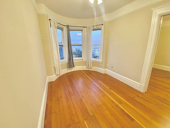 3rd image of 512 Frederick St APT 28