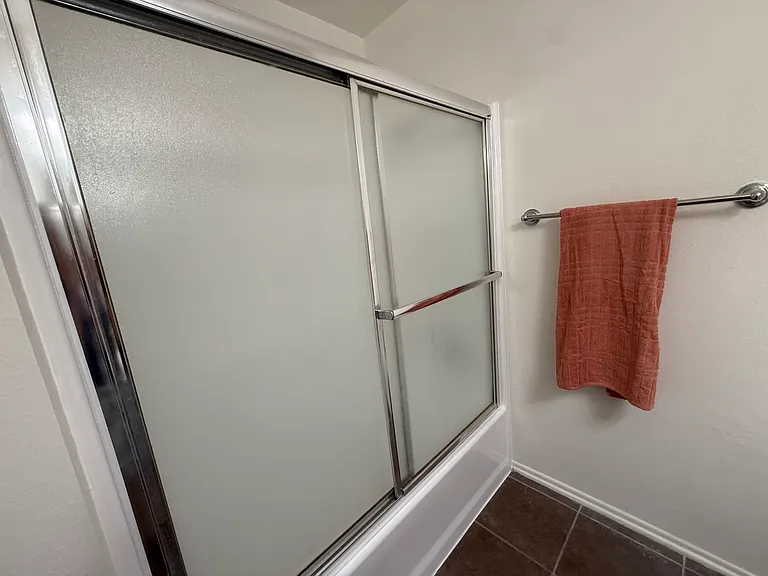 Bathroom in 2nd bedroom