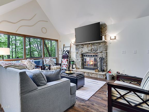 4th image of 463 Northgate Rd