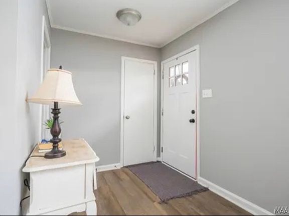 3rd image of 725 Queensbury Dr