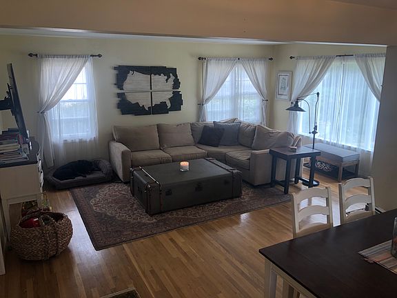 4th image of 131 Vernal Ave