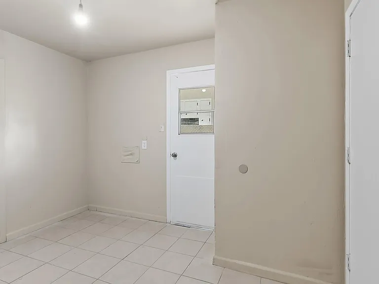 513 Gilmore Way — Photo 26