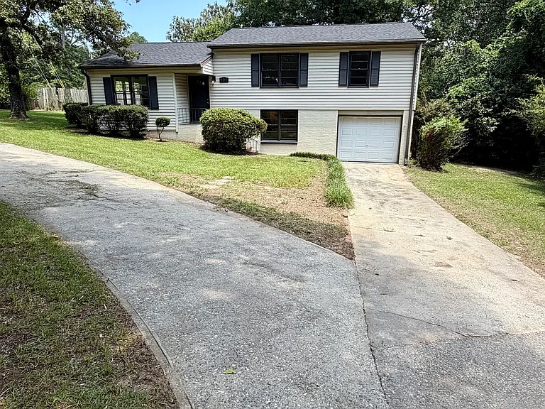 107 Stanley Ter — Photo 3