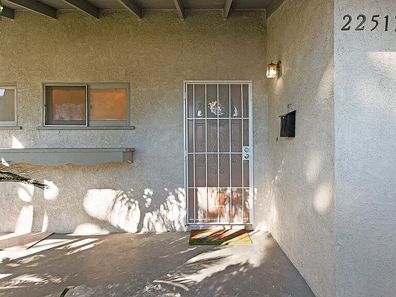4th image of 22517 Saticoy St
