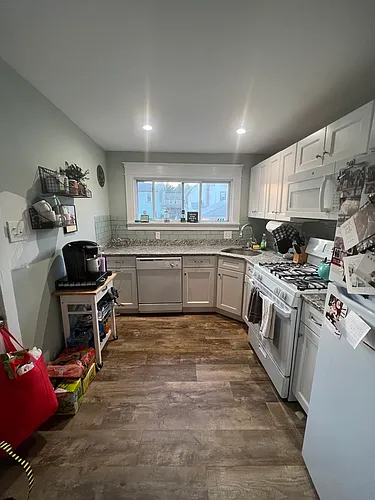 90 N Elmwood Ave Photo 1