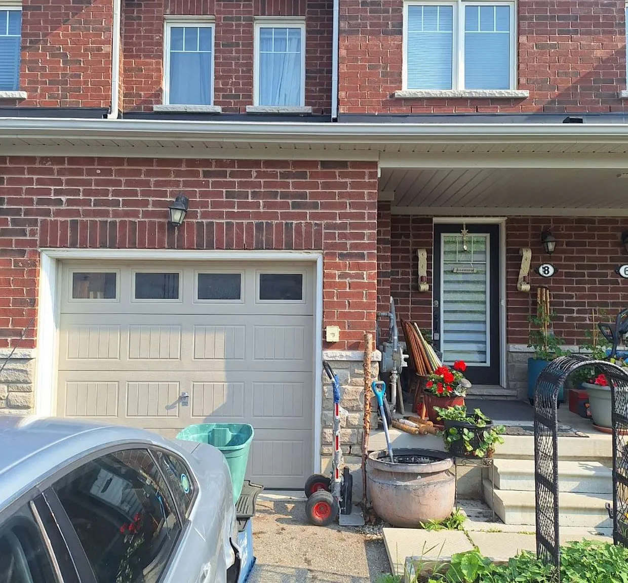 3 bed, $2,400 — Photo 2