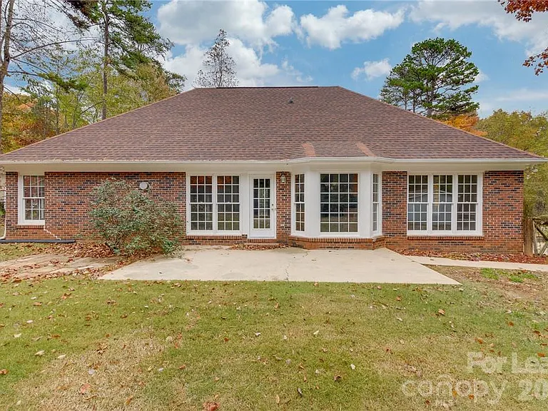 136 Trollingwood Ln — Photo 6