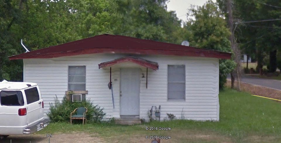 3911 Elm Street