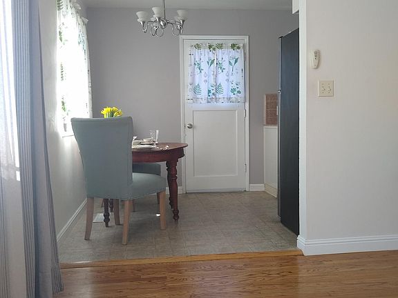 Cozy quaint dining area