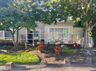 1169 Vidal St #8, White Rock, BC V4B 3T4