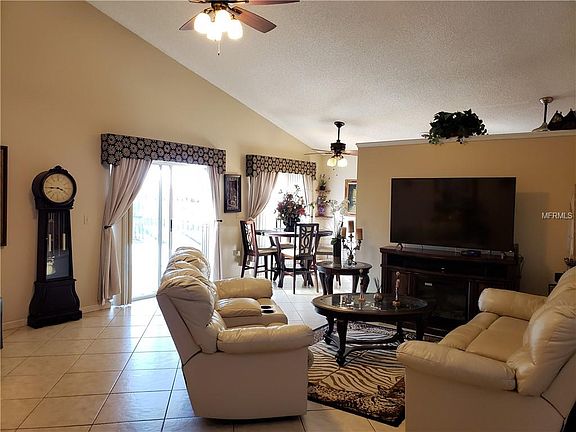 3rd image of 812 Country Crossing Ct