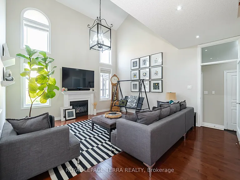 30 Eatonville St #UPPER — Photo 13