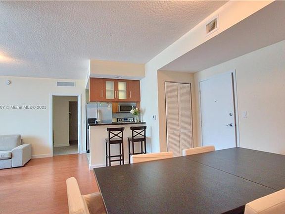 4th image of 601 NE 23rd St APT 1004