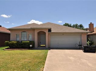 601 Woodacre Dr, Grand Prairie, TX 75052