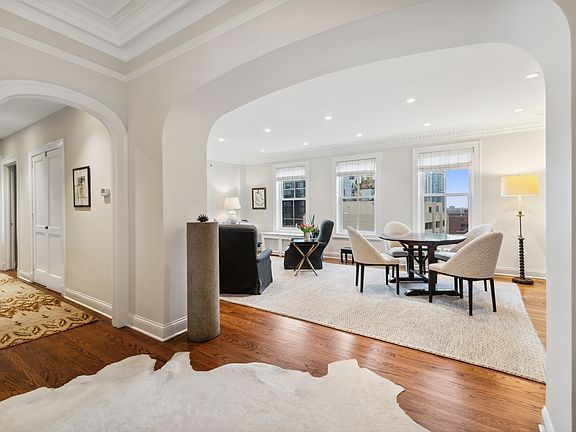5th image of 1209 N Astor St #15S