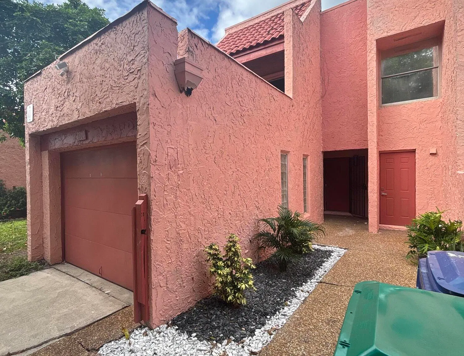 4 bed, 2.5 bath, 2100 sqft, $3,000 — Photo 3