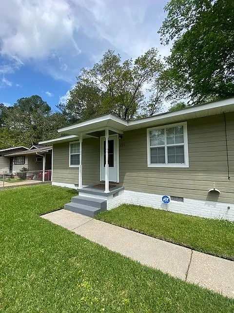 3 bed, 1020 sqft, $1,050 — Photo 2