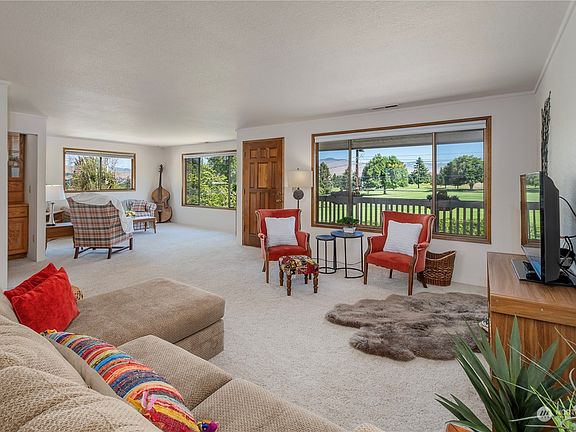 3rd image of 351 15th Street NE #D