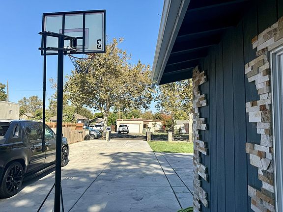 5th image of 221 California Ave