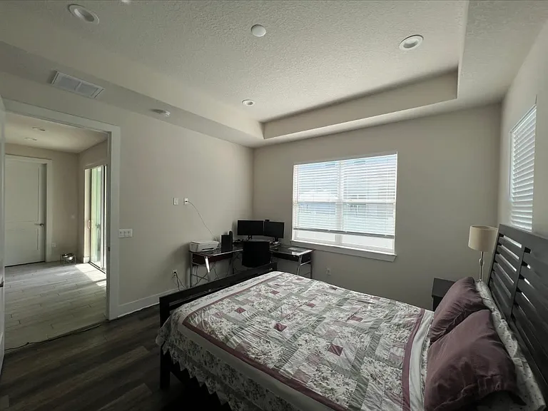 2065 Paragon Cir W — Photo 4