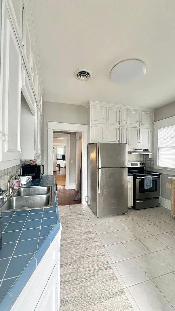 Beautiful 2 Bedroom home - 1 block from ECU — Photo 4