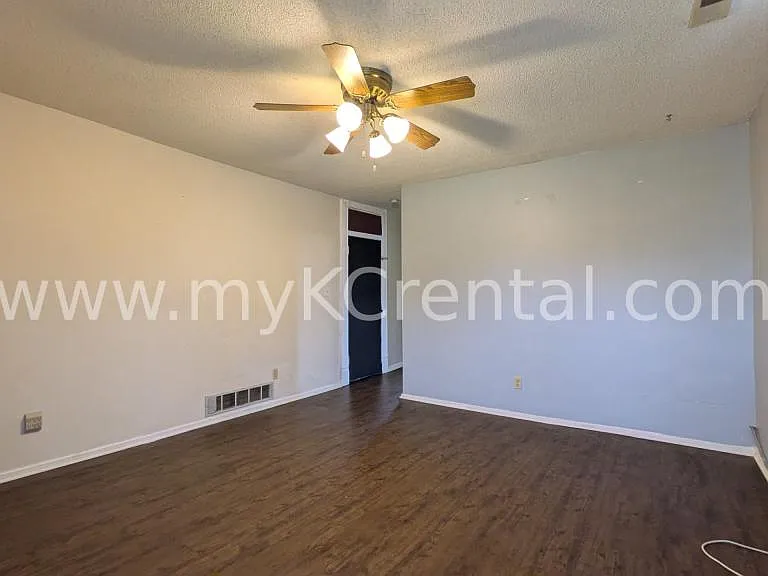 730 W Park St — Photo 2