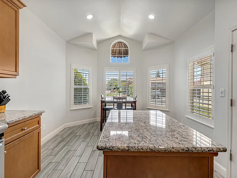 8582 N Garden Ave — Photo 17