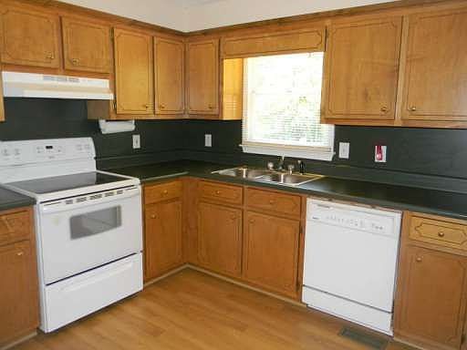 3rd image of 53 River Oaks Dr