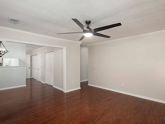 5th image of 488 Larkwood Dr